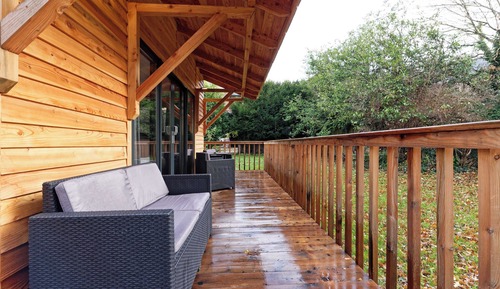 Deluxe-Chalet, 1 Doppelbett, Kochnische, zum Garten hin