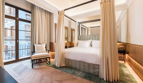 Superior-Doppel- oder -Zweibettzimmer