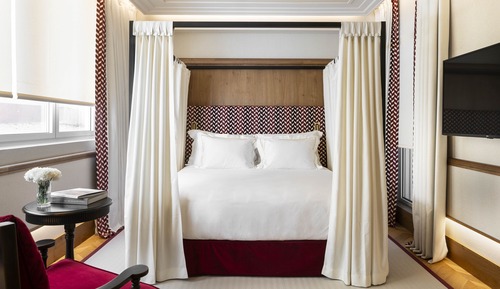 Doppel- oder Zweibettzimmer