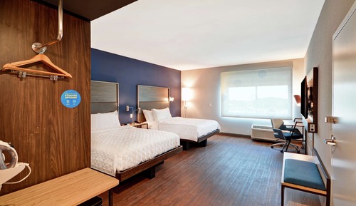 Zimmer, 2 Queen-Betten, barrierefrei, Badewanne