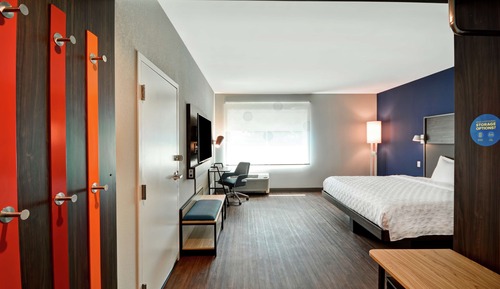 Zimmer, 1 King-Bett, barrierefrei (Roll-In Shower, Mobility & Hearing)