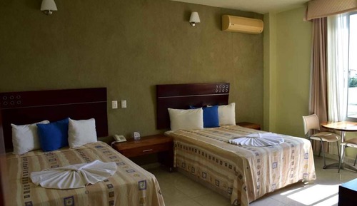 Basic-Doppel- oder -Zweibettzimmer, 2 Doppelbetten, Strandblick