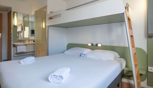 Dreibettzimmer, Mehrere Betten