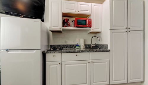 Studio, Kochnische, zum Innenhof hin