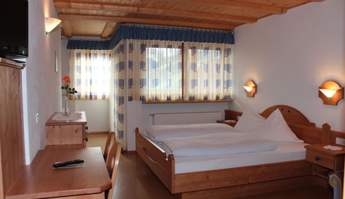 Familien-Doppelzimmer, Badewanne, Talblick