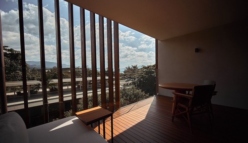 Quarto luxo, vista parcial para o oceano