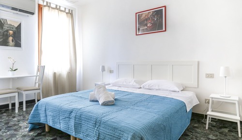 Doppel- oder Zweibettzimmer