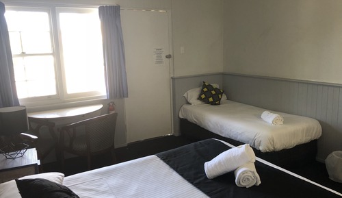 Dreibettzimmer, Mehrere Betten
