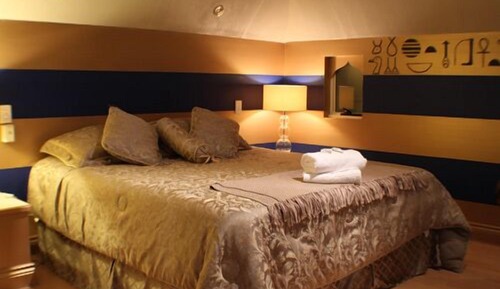 Suite, Whirlpool (Pharoah)