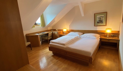 Comfort-Doppel- oder -Zweibettzimmer