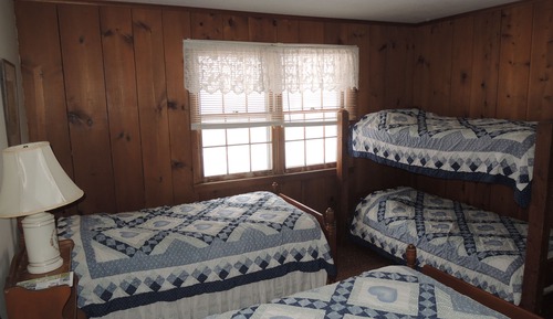 Dreibettzimmer, Gemeinschaftsbad (One Extra Bunk)