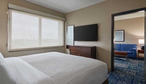 Junior-Suite, 1 King-Bett (Mobility Accessible, Roll-In Shower)