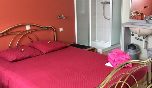 Basic-Vierbettzimmer (toilet not ensuite)