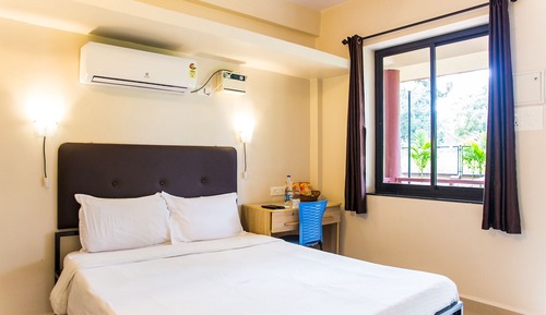 Comfort-Studio, 1 Doppelbett, Balkon, Poolblick