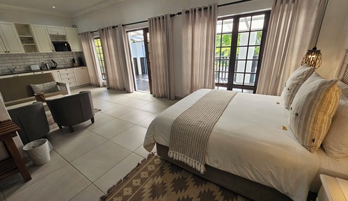 Superior-Apartment, 1 Schlafzimmer, Balkon, Blick auf den Innenhof