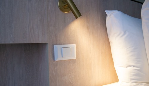 Zimmer, 1 King-Bett, Haltegriffe in der Dusche