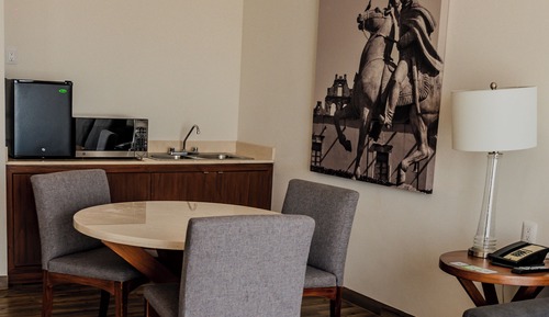 Suite, 1 King-Bett, Nichtraucher, Kühlschrank und Mikrowelle (Wet Bar)