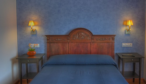 Doppel- oder Zweibettzimmer