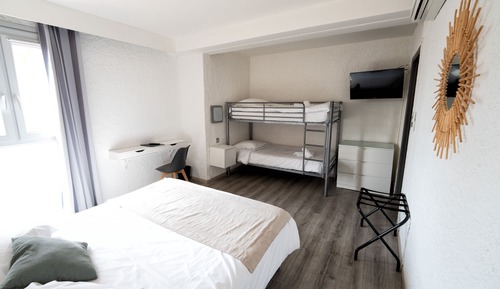 Familien-Vierbettzimmer