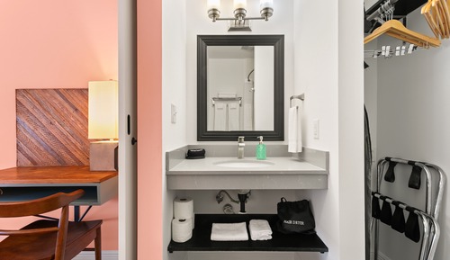 Double Queen Room, Sleeps 4 with Parking