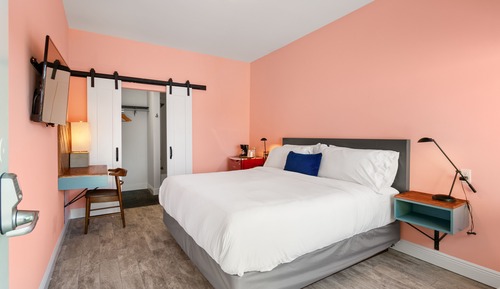 Non-Smoking King Room, Parking Included