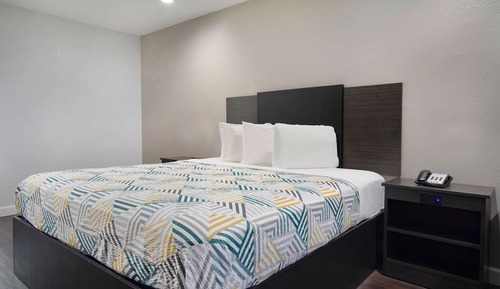 Standardzimmer, 1 King-Bett, Raucher, Kühlschrank und Mikrowelle