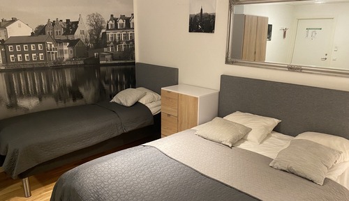Dreibettzimmer, ohne Fenster