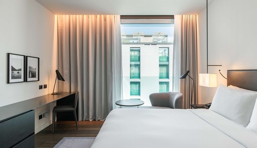 Deluxe-Zimmer, 1 King-Bett, Blick auf den Innenhof