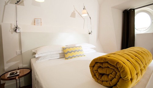 Doppel- oder Zweibettzimmer