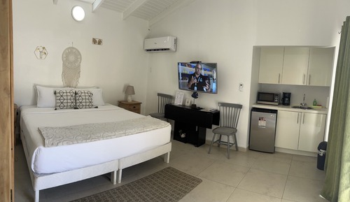 Junior-Zimmer, 1 King-Bett, Poolblick