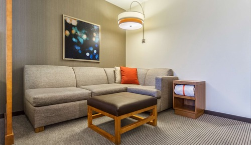 Standardzimmer (Two Queen Beds, Plus Sofa Bed)