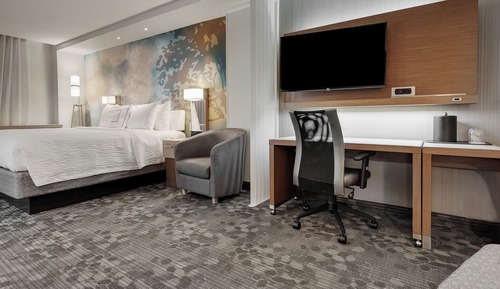 Zimmer, 1 King-Bett und Schlafsofa, Nichtraucher (Hearing Accessible)