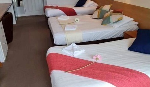 Standard-Vierbettzimmer, mit Bad