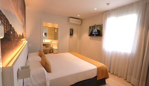 Business-Doppel- oder -Zweibettzimmer