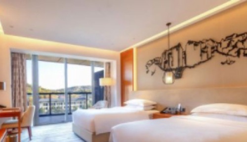 Standardzimmer, 2 Doppelbetten, Balkon, Stadtblick