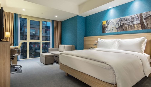 Zimmer, 1 Queen-Bett und Schlafsofa, Raucher, Kühlschrank