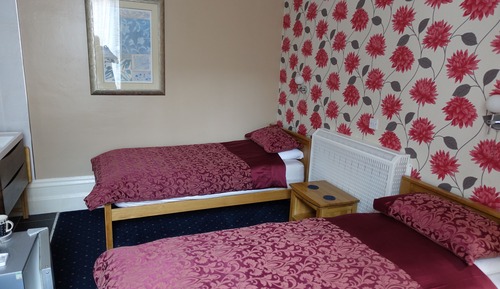 Standard-Zweibettzimmer, Gemeinschaftsbad