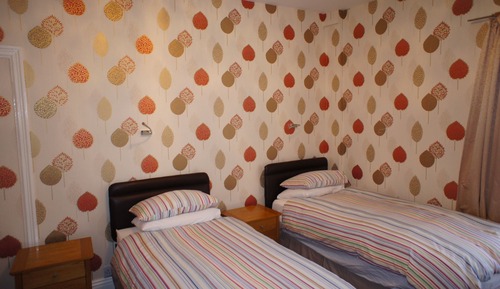 Dreibettzimmer, Gemeinschaftsbad