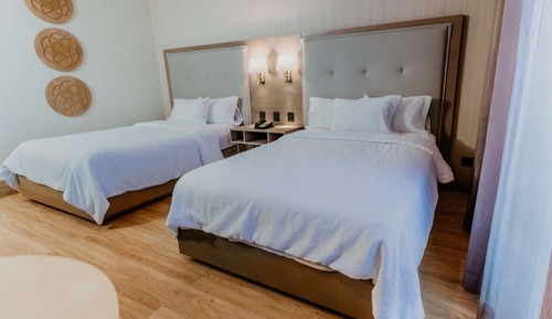 Zimmer, 2 Doppelbetten, Balkon