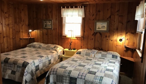 Holzhütte, 2 Doppelbetten, Kühlschrank und Mikrowelle (Cabin 2)