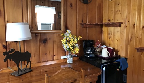 Holzhütte, 1 Queen-Bett, Kühlschrank und Mikrowelle (Cabin 4)