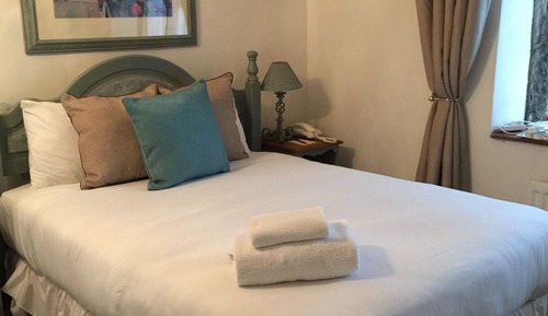 Doppelzimmer (Courtyard)