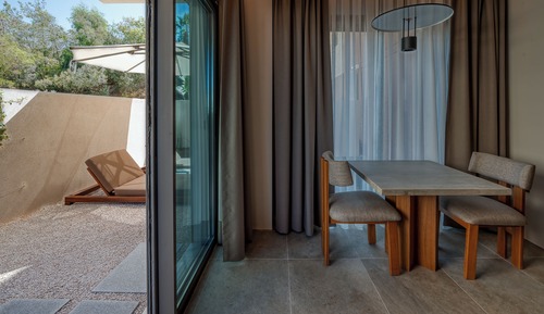 Luxury Studio, Pool View