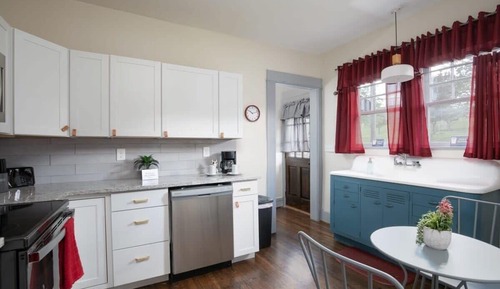 House, Multiple Beds, Patio, Garden View (4th Ave East Lake Stunner)