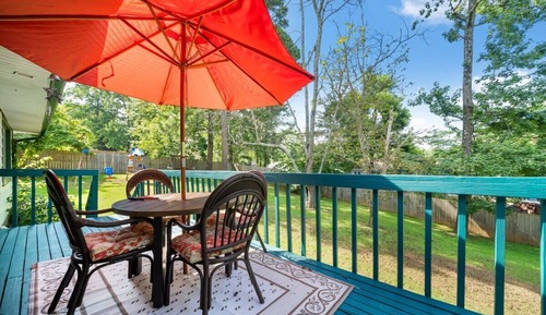 House, Multiple Beds, Patio, Garden View (Eastview Drive Jolly Green Giant)