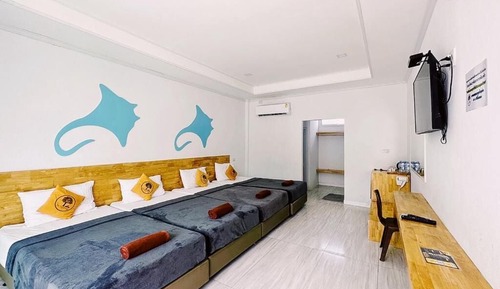 Deluxe Quad Room 4 Single Beds