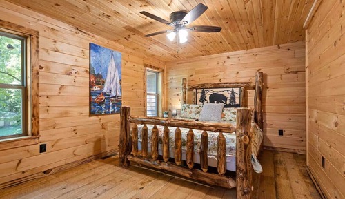 Family House, Lake View