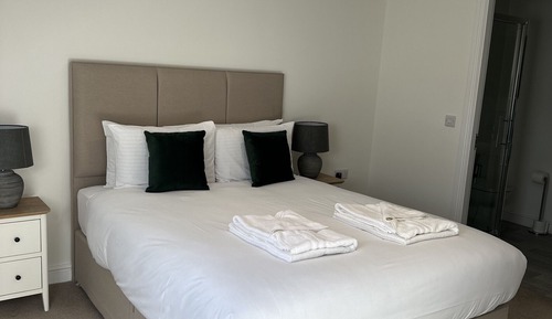 Doncaster- Pet Friendly Family House