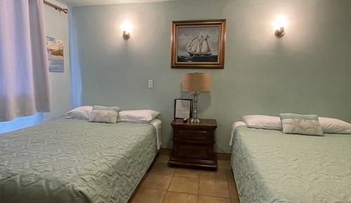 Basic-Einzelzimmer, 2 Queen-Betten