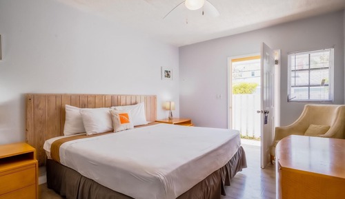 Basic-Zimmer, 1 King-Bett, Nichtraucher, Gartenblick